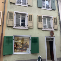 Kleiner Laden mit grossem Schaufenster